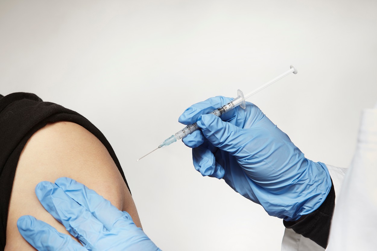 Vaccinul de la Johnson & Johnson, tot mai aproape de a fi aprobat în Europa. Mai multe state pun presiune pe Comisia Europeană