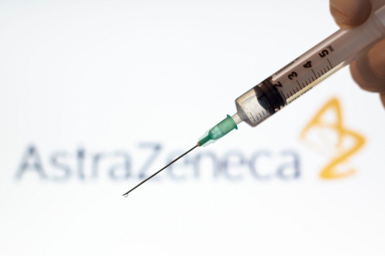 Italia suspendă vaccinarea cu AstraZeneca