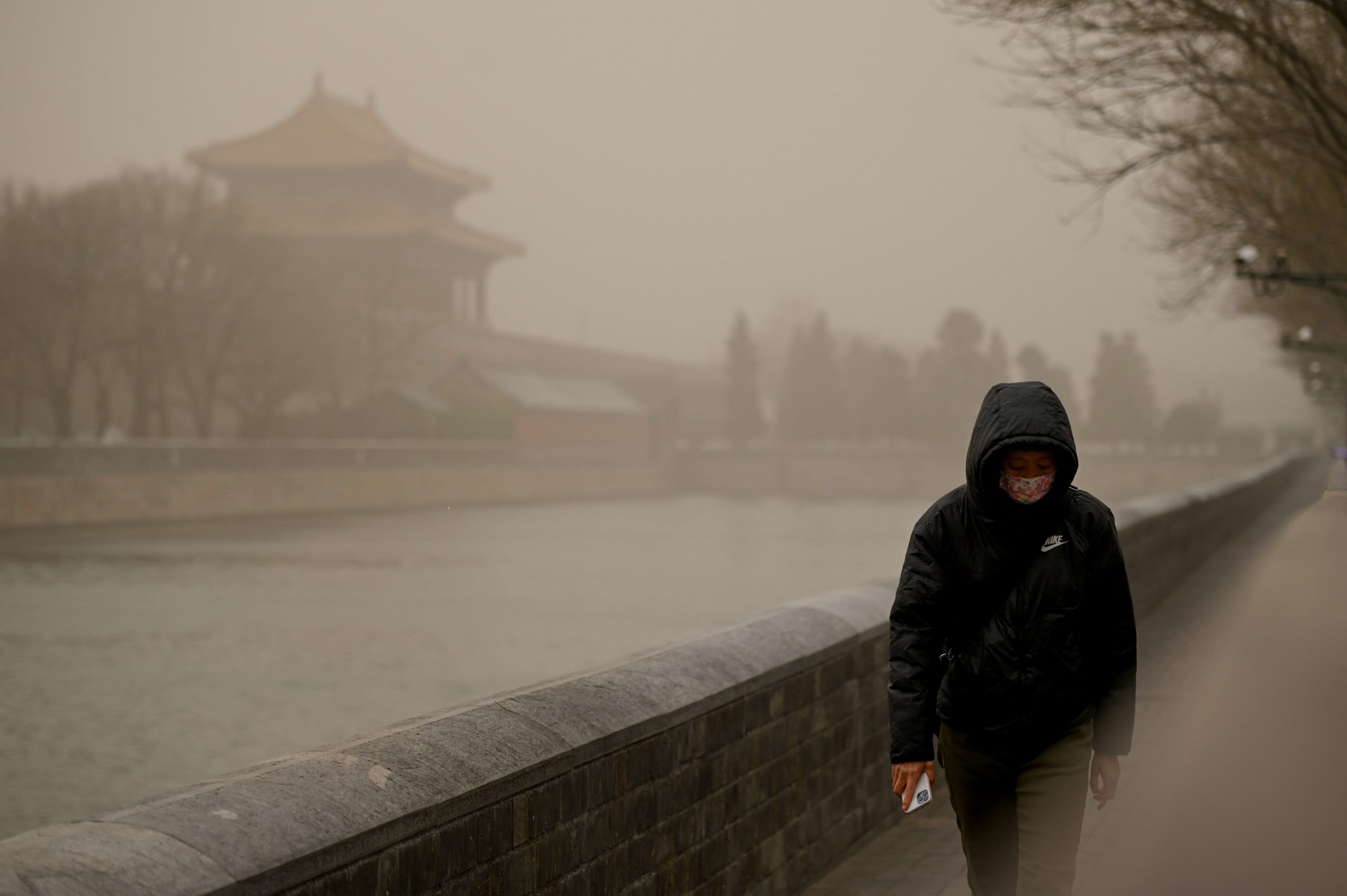 FOTO-VIDEO. Beijingul a fost lovit de cea mai mare furtună din nisip din ultimii zece ani