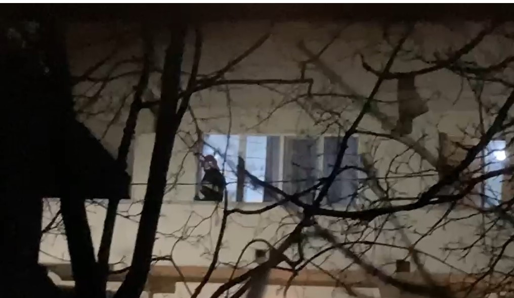 Cum arată saloanele Clinicii de Psihiatrie din Craiova, după ce au fost afectate de incendiul ce ar fi fost provocat de un pacient. VIDEO