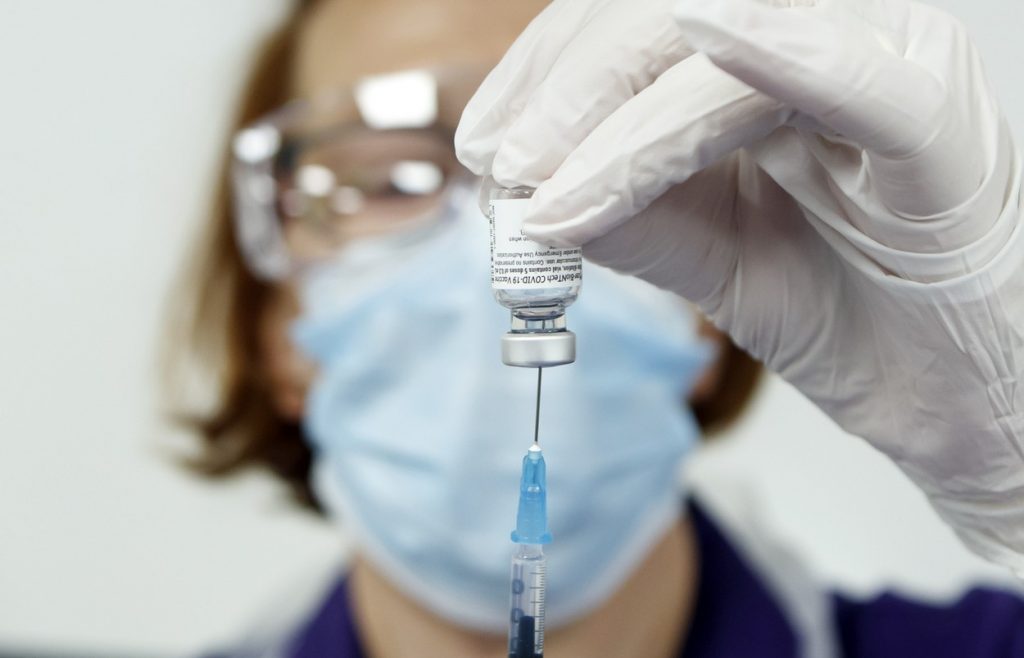 Motivul pentru care o femeie a fost refuzată la vaccinare. A fost trimisă în altă localitate